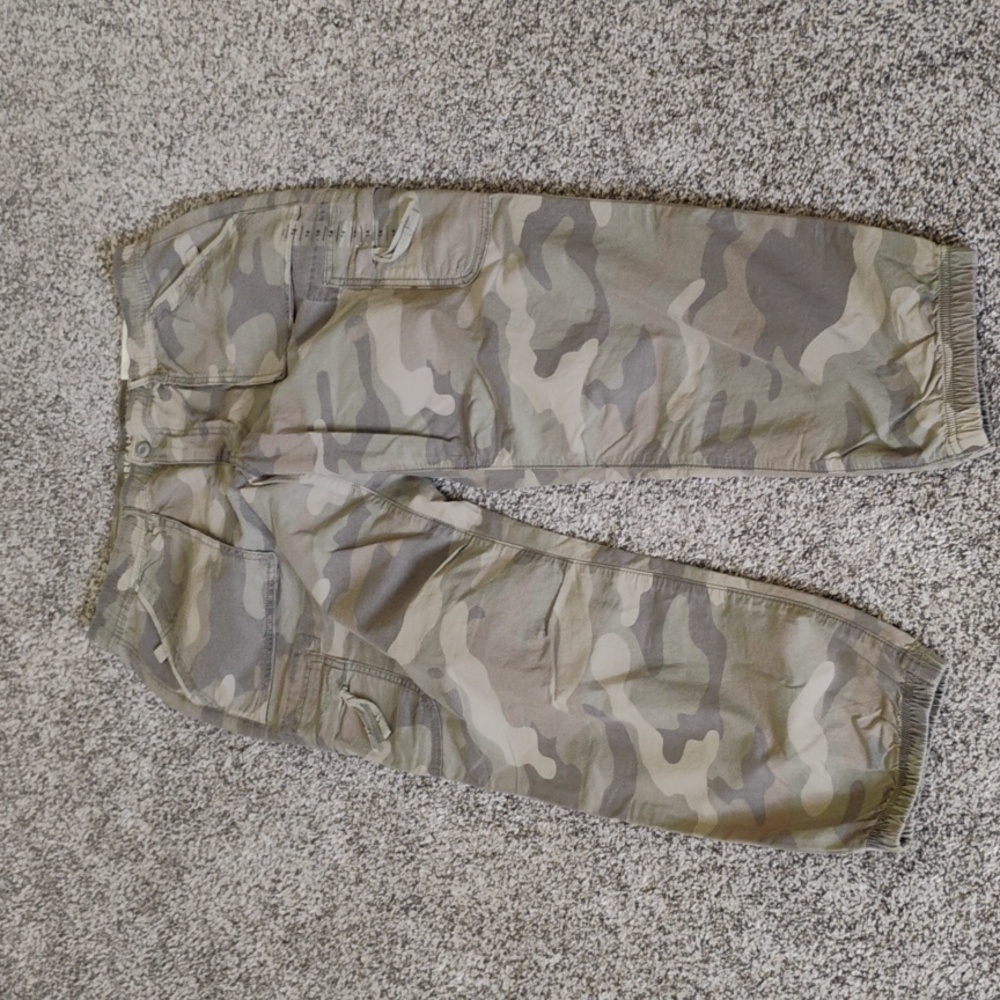 American Eagle Outfitters Camo Baggy Joggers - Picture 4 of 6